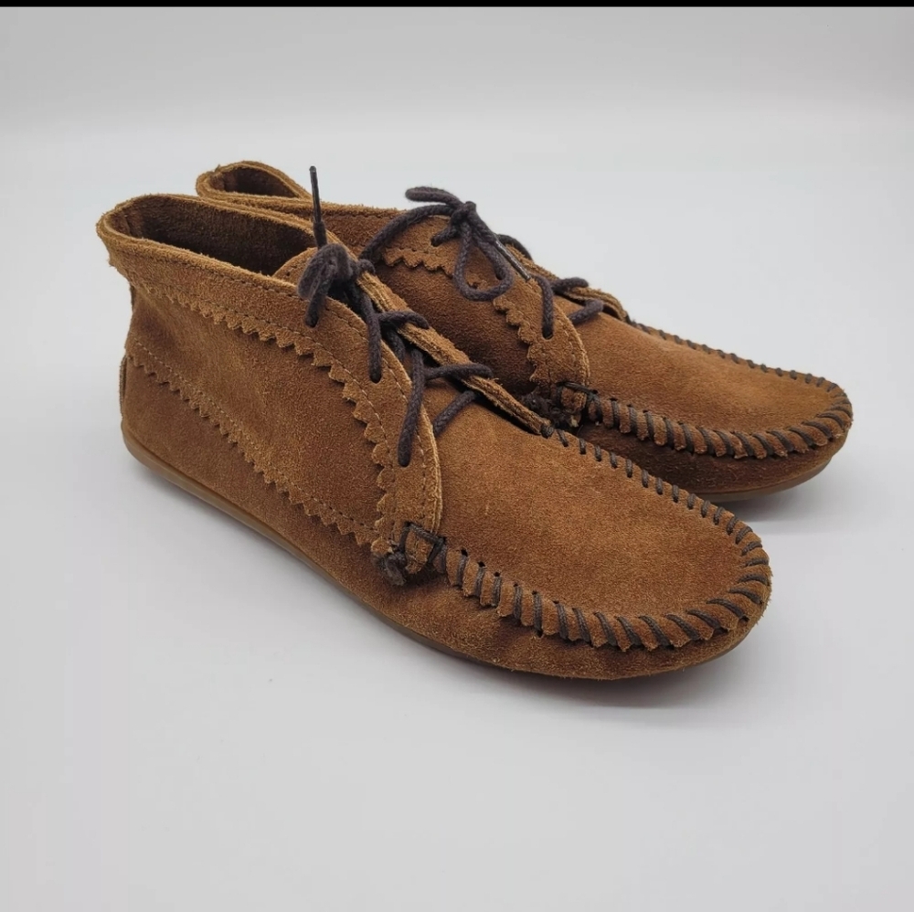 Minnetonka Brown moccasins  Shoes Women's Size  8 1/2